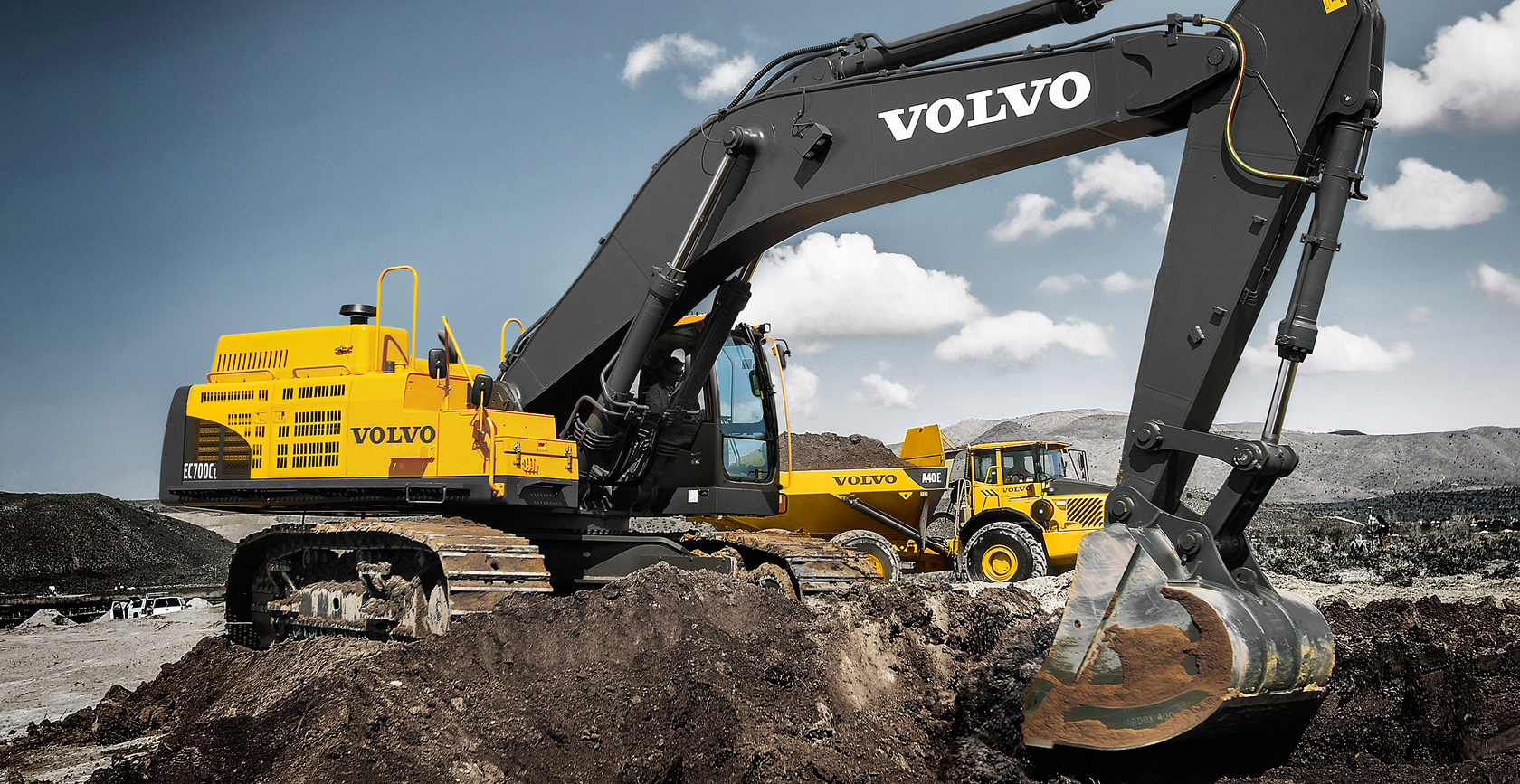 Экскаваторы Volvo и Komatsu