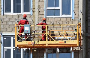 Фасадные строительные подъемники: применение и преимущества