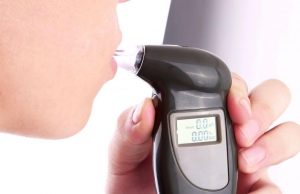 Алкотестер: принцип работы, виды и критерии выбора