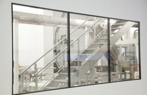 Зачем устанавливать противопожарные окна в офисах: какие преимущества оценит владелец