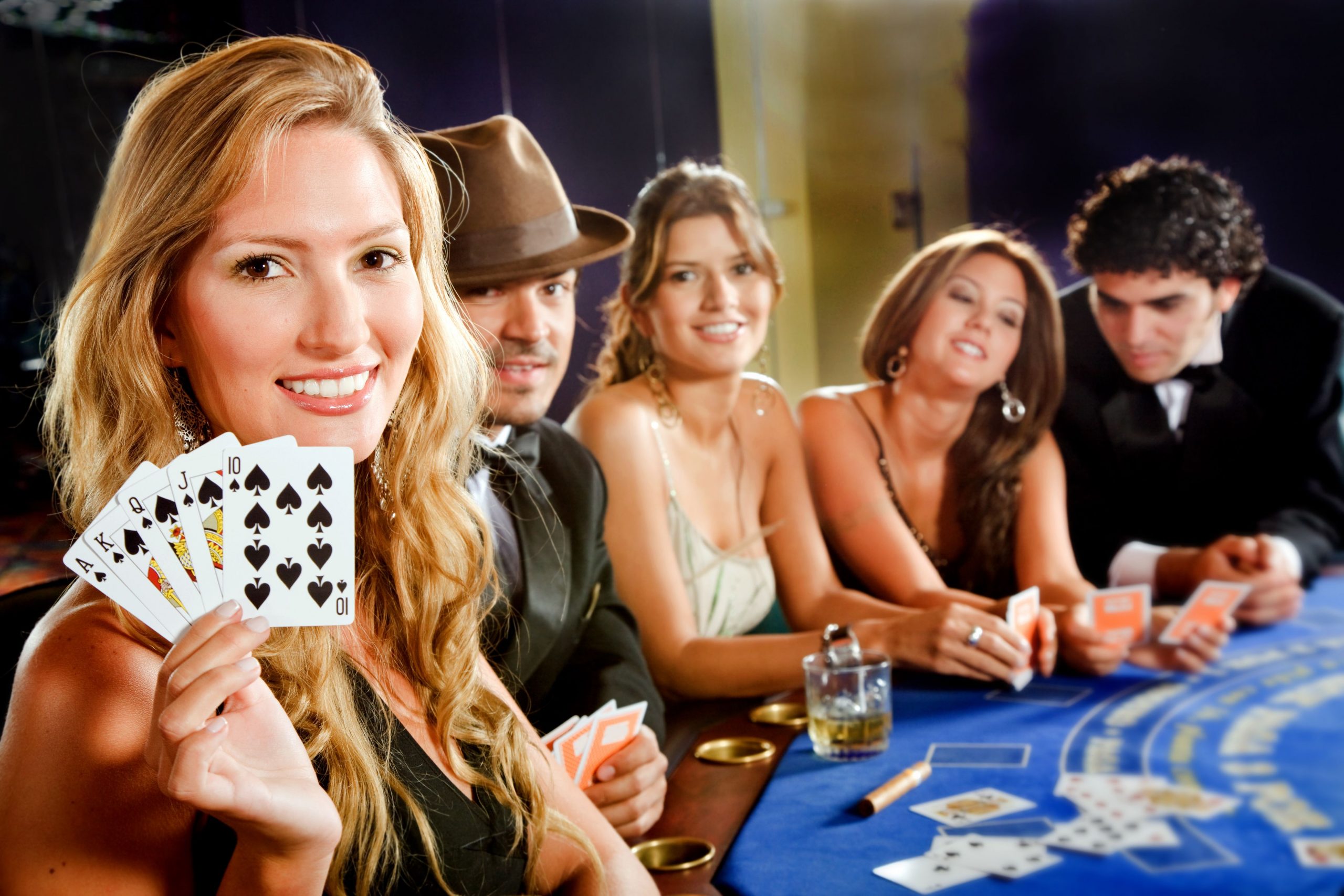 Фото женщин в казино карт бланш игровые автоматы