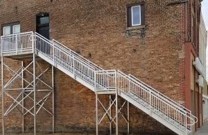 Особенности лестниц из металла