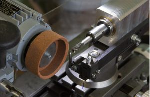 Процесс заточки фрез по металлу