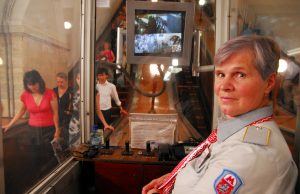 Сложная и ответственная работа у эскалатора