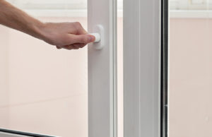 Какую дверь можно установить у себя в квартире?