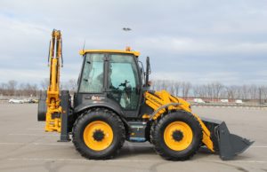 На что обратить внимание при выборе экскаватора-погрузчика