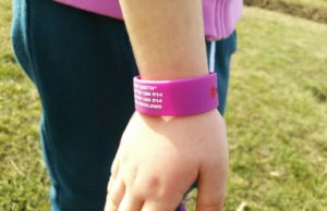 Использование электронных браслетов в детских лагерях