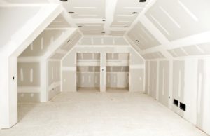 Особенности отделки стен гипсокартоном в деревянном доме