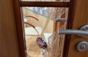 Все, что нужно знать при замене разбитого стекла в межкомнатной двери