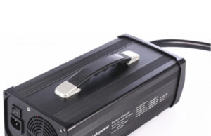 Как выбрать зарядное устройство для автомобильного аккумулятора