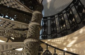 Чугунные винтовые лестницы — красота и долговечность!