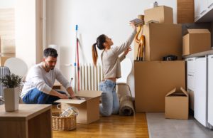 Как правильно упаковать вещи для переезда?