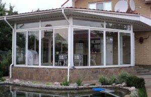 Остекление веранды на даче по доступной цене от компании «Окна Цветослава»