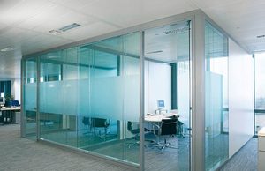 Как выбрать стеклянную каркасную перегородку: критерии выбора