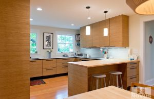 П-образная аккуратная кухня для небольшого пространства