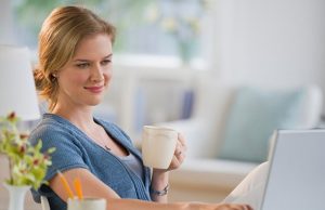 Работа для девушек на лето: какие вакансии можно рассмотреть