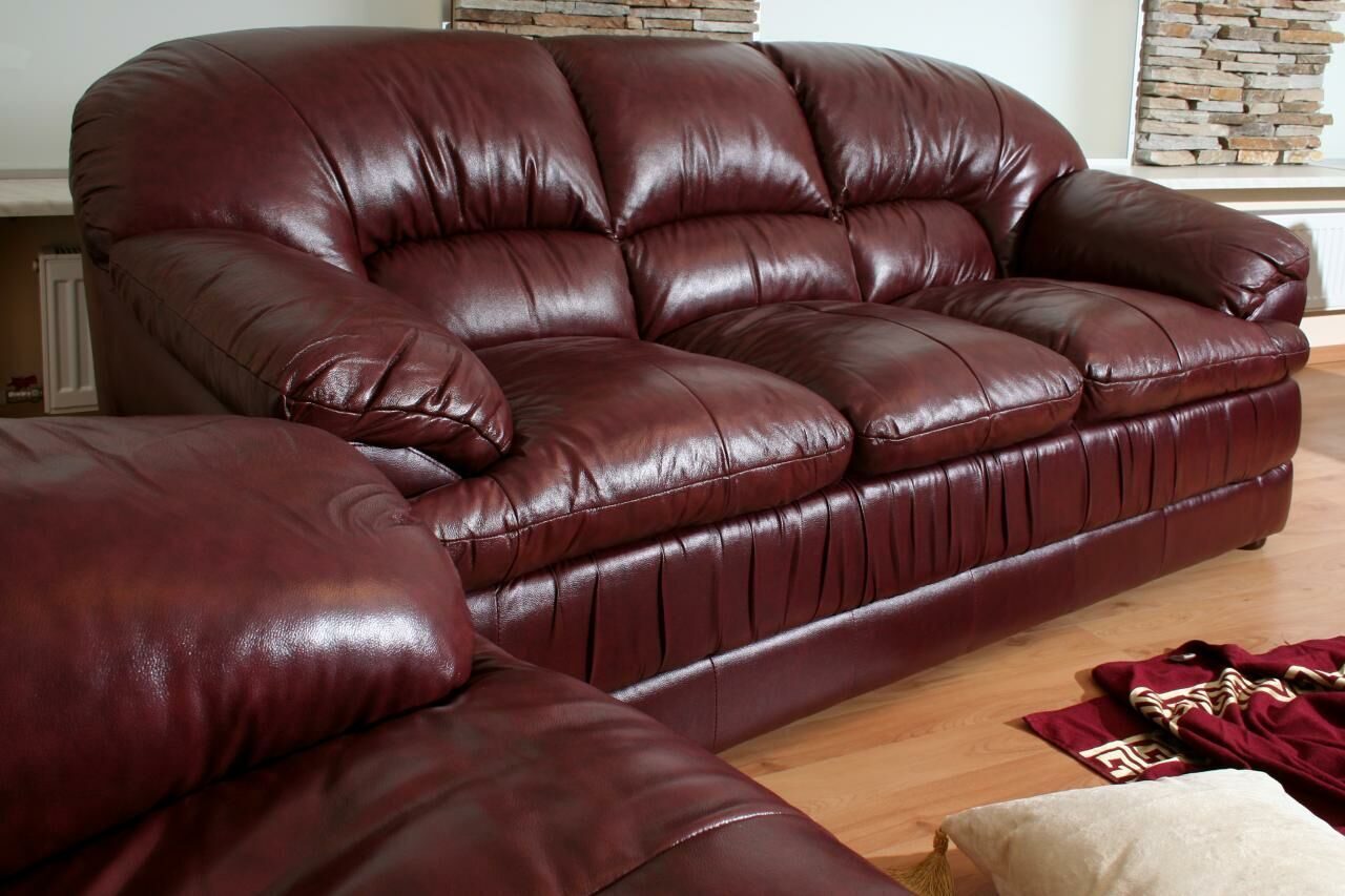 реставрировать диван из кожзама