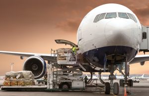 Авиаперевозки грузов: безопасно ли перевозить товары таким способом