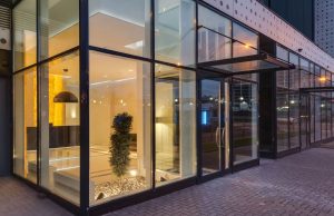 Витражное остекление фасадов: отличный способ придать элегантность и изысканность вашему дому