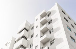 Сколько лет должно пройти после постройки дома, чтобы начать ремонт и шуметь? https://ru.freepik.com/free-photo/low-angle-shot-of-a-facade-of-a-white-modern-building-under-a-blue-clear-sky_17465724.htm#fromView=search&page=1&position=3&uuid=eccd9a02-03ae-4174-9ebb-4b9ee8f7a278