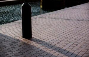 Укладка тротуарной плитки: технология и советы