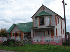 Остекление домов в коттедже: особенности и виды