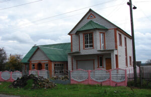 Остекление домов в коттедже: особенности и виды