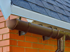 Монтаж водосточной системы: что нужно знать владельцу частного дома