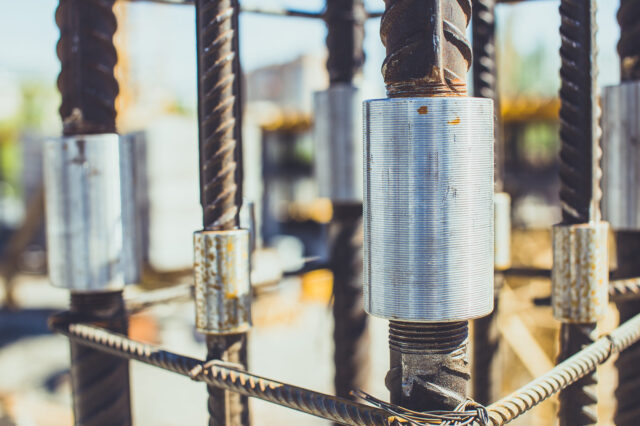 Муфтовое соединение арматуры в мостах: плюсы и минусы по сравнению со сваркой и вязкой