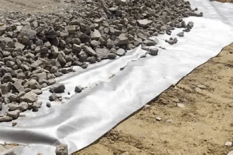 Как выбрать геотекстиль: плотность, типы и назначение