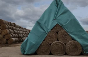 Укрывные материалы для заготовки и сохранности кормов: как не дать вашему труду пропасть