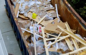 Что считается строительным мусором и можно ли выбрасывать его в обычные контейнеры?