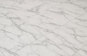 Кварц-виниловая плитка под мрамор: стиль, практичность и долговечность