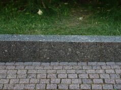 Гранитный борт: долговечное и эстетичное решение для благоустройства территории